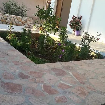 Besnik Sulozeqi Apartment Ksamil